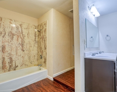 607 Rosewood Drive - Photo Thumbnail 33