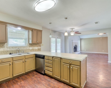 607 Rosewood Drive - Photo Thumbnail 13