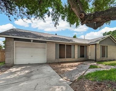 2714 S Brompton Drive - Photo Thumbnail 1