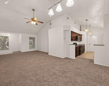 2714 S Brompton Drive - Photo Thumbnail 7