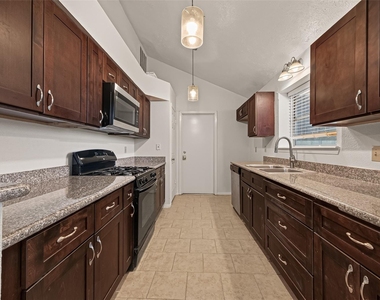 2714 S Brompton Drive - Photo Thumbnail 13