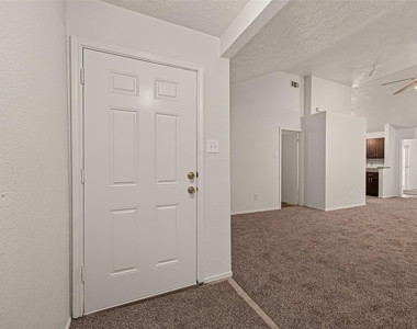 2714 S Brompton Drive - Photo Thumbnail 5