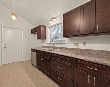 2714 S Brompton Drive - Photo Thumbnail 14