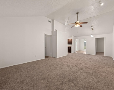 2714 S Brompton Drive - Photo Thumbnail 6