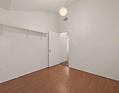 2714 S Brompton Drive - Photo Thumbnail 23
