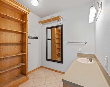 714 Shawnee - Photo Thumbnail 19