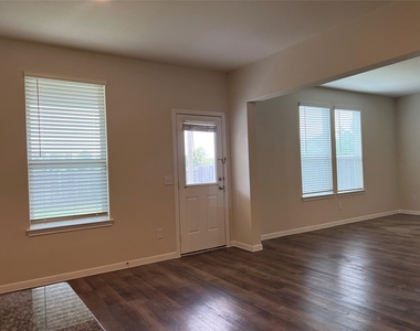 4711 Prairie Chase Drive - Photo Thumbnail 7