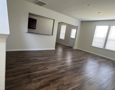 4711 Prairie Chase Drive - Photo Thumbnail 2