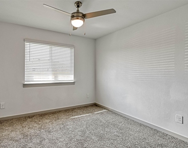 815 Dahlia Petal Dr - Photo Thumbnail 24