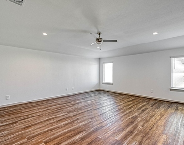 815 Dahlia Petal Dr - Photo Thumbnail 8