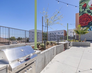 2312 F Avenue - Photo Thumbnail 3