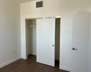 2312 F Avenue - Photo Thumbnail 13