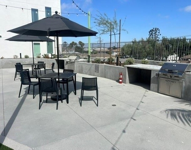 2312 F Avenue - Photo Thumbnail 2