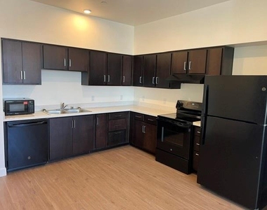 2312 F Avenue - Photo Thumbnail 11