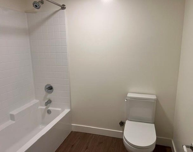 2312 F Avenue - Photo Thumbnail 17