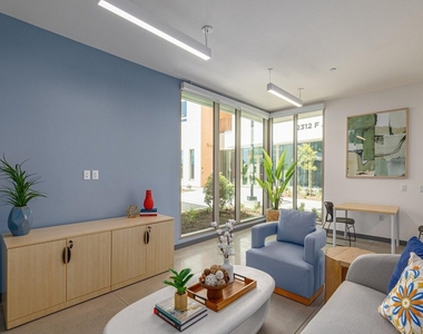 2312 F Avenue - Photo Thumbnail 5