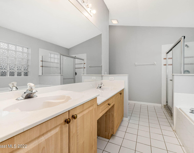 2187 Hedgerow Drive - Photo Thumbnail 7