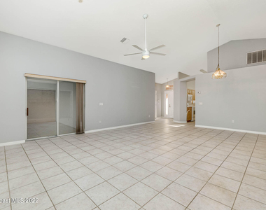 2187 Hedgerow Drive - Photo Thumbnail 14