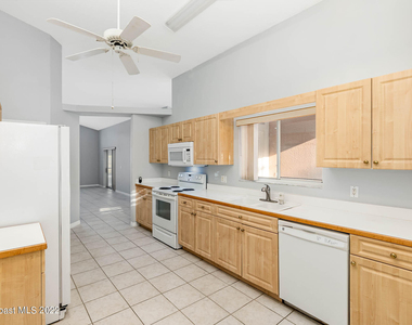 2187 Hedgerow Drive - Photo Thumbnail 4