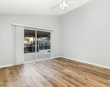 2187 Hedgerow Drive - Photo Thumbnail 6