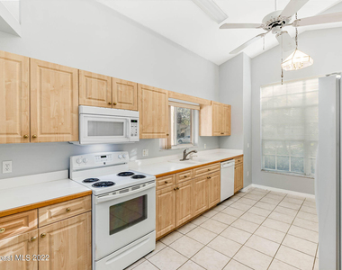 2187 Hedgerow Drive - Photo Thumbnail 3