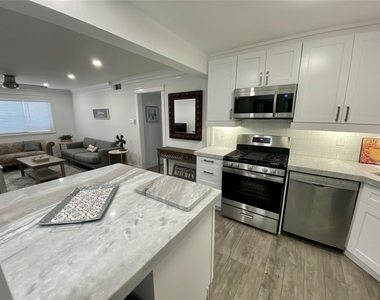 614 Kipling St Street - Photo Thumbnail 4