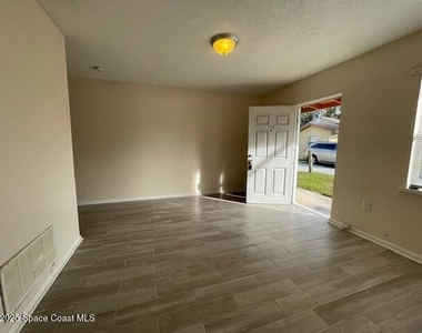 708 S Wilson Avenue - Photo Thumbnail 13
