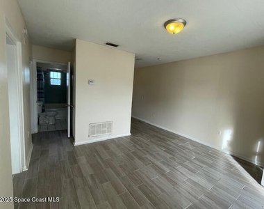 708 S Wilson Avenue - Photo Thumbnail 14