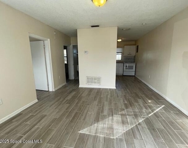 708 S Wilson Avenue - Photo Thumbnail 2