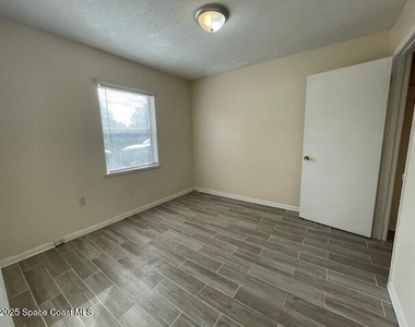 708 S Wilson Avenue - Photo Thumbnail 12