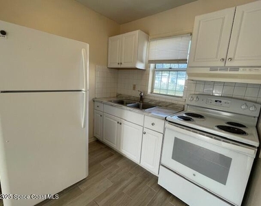708 S Wilson Avenue - Photo Thumbnail 5