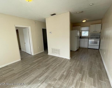 708 S Wilson Avenue - Photo Thumbnail 3