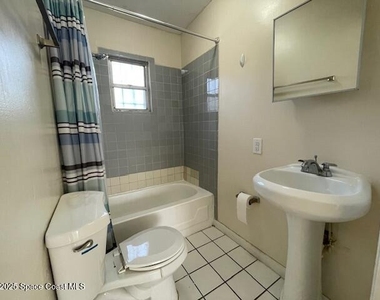 708 S Wilson Avenue - Photo Thumbnail 9