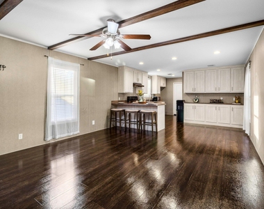 211 Woodstock - Photo Thumbnail 18