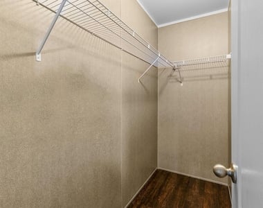 211 Woodstock - Photo Thumbnail 8
