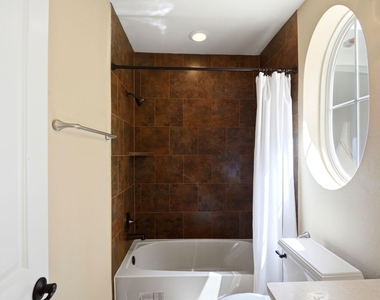 1652 Norfolk Street - Photo Thumbnail 8
