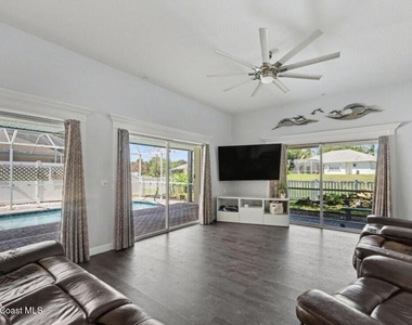 3621 Tipperary Drive S - Photo Thumbnail 14