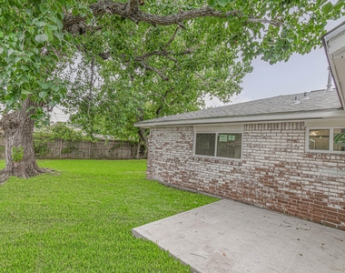 5003 Denoron Drive - Photo Thumbnail 1