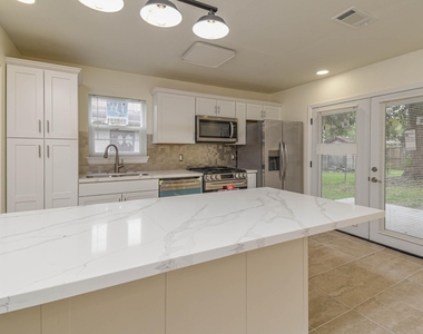 5003 Denoron Drive - Photo Thumbnail 5