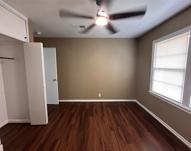 1121 Millie Street - Photo Thumbnail 17