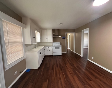 1121 Millie Street - Photo Thumbnail 4