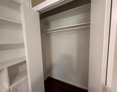 1121 Millie Street - Photo Thumbnail 7