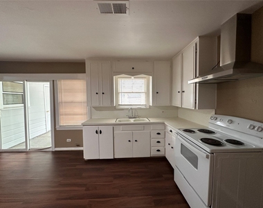 1121 Millie Street - Photo Thumbnail 3