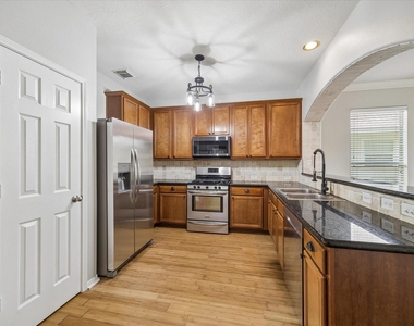 6218 Lovage Avenue - Photo Thumbnail 8