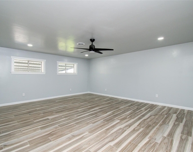 1806 Cypress Drive - Photo Thumbnail 10