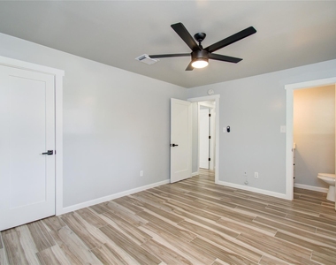 1806 Cypress Drive - Photo Thumbnail 4