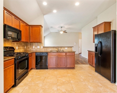 8746 Sunny Gallop Drive - Photo Thumbnail 10