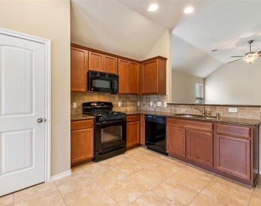 8746 Sunny Gallop Drive - Photo Thumbnail 9