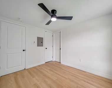 411 Avenue A - Photo Thumbnail 7