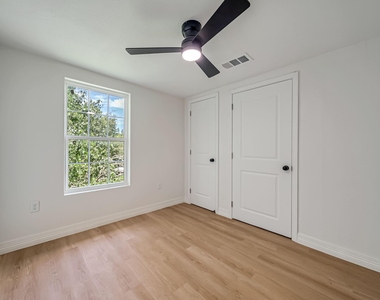 411 Avenue A - Photo Thumbnail 4